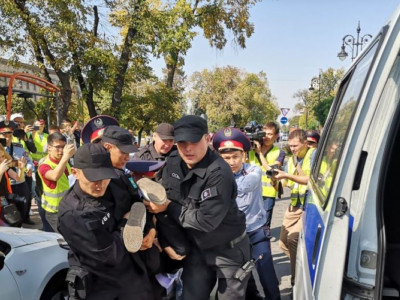 Митингте ондаған адам ұсталды