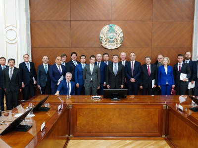 Үкімет басшысы ЕҚҚДБ Директорлар кеңесінің мүшелерімен кездесті