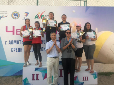 Қыздар университетінің қыздары – чемпион