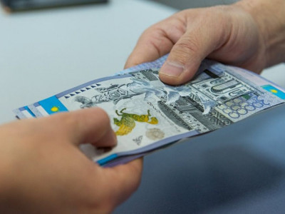 Жаңаарқа әкімінің орынбасары алған парасын 30 еселеп қайтарады