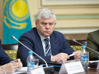 235 мың теңге: Салық төлемеген депутаттардың көшін Божко бастап тұр