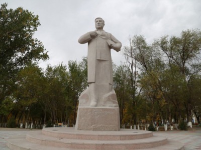 Сұлу сөзден сарай соққан