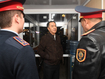 Бақытжан Сағынтаев Алматыдағы полиция мобильді пункттерінің жұмысын тексерді