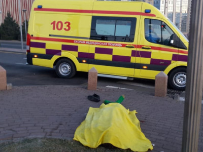 Рөлде отырып ұйықтап кеткен: Алматыда мас әйел жаяу жүргіншіні қағып, мерт қылды