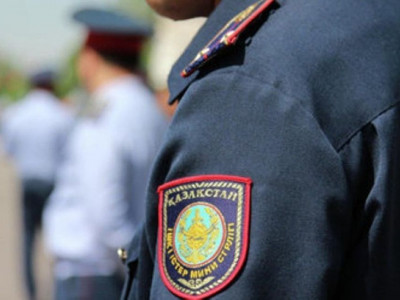 Полиция қызметкерінің басынан таспен ұрған жүргізушінің есірткі қолданғаны анықталды