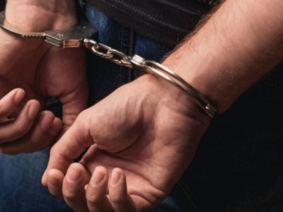 Зейнеткерді тонаған банк қызметкері мен оның ұлы ұсталды