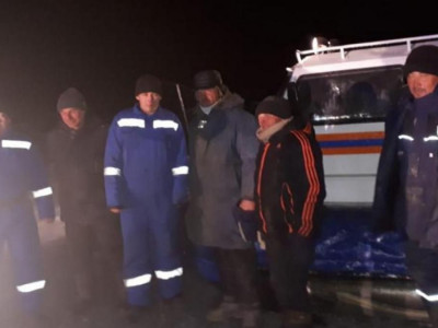 Балқаш көлінің ортасында қалған балықшылар құтқарылды