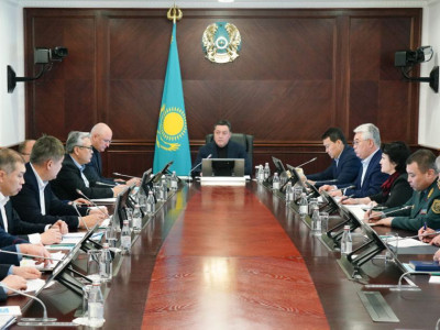 Премьер-министр коронавирустан қорғау мәселесі жөнінде кеңес өткізді