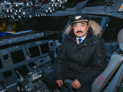 Әуе көлігін басқарған қазақ жігіті