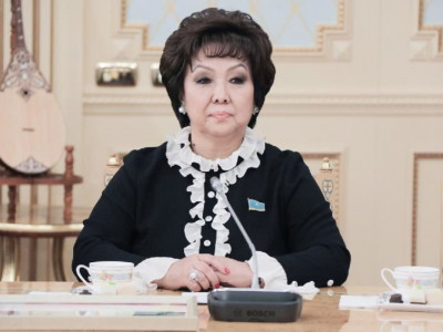 "Әншілердің шаруасына араласпаңыз!": Мейрамбек Бесбаев Зағипа Балиеваның қитұрқылығын жайып салды