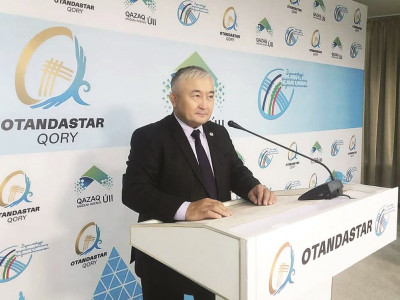 Шетелден 163 қазақ отбасын көшіріп әкелген азамат