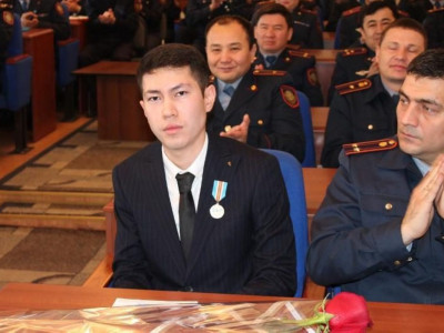 Жүкті әйелді қорғап қалған азамат марапатталды