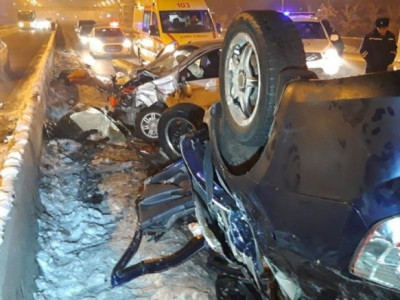 Демалыс күндері Алматыда қалың қардан 82 көлік апаты тіркелді