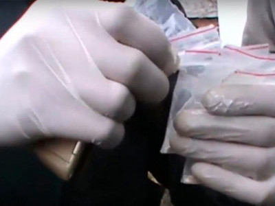 Полиция қызметкерлері есірткі тaсымaлдaғaн азаматты қолға түсірді