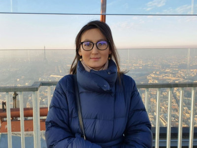 Эйфель мұнарасында еңбек ететін Айсұлу