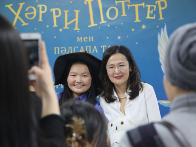 "Хәрри Поттер мен пәлсапа тас" кітабы таныстырылды (фоторепортаж)