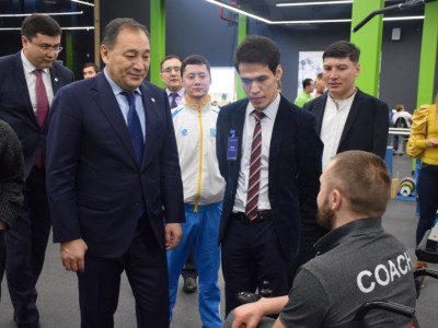 Вице-премьер Параолимпиадалық жаттығу орталығының қызметімен танысты