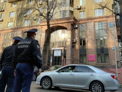 Үйден шығуды шектеу: Полиция тұрғындарды қалай бақылайды?