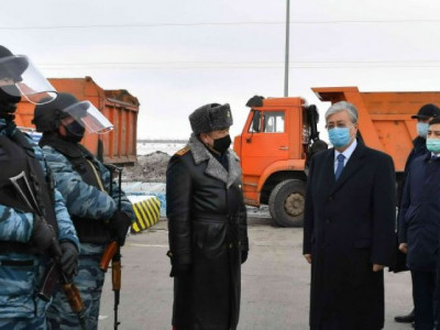 "Сақадай сай болған жөн": Президент елордадағы блок-бекеттің жұмысымен танысты