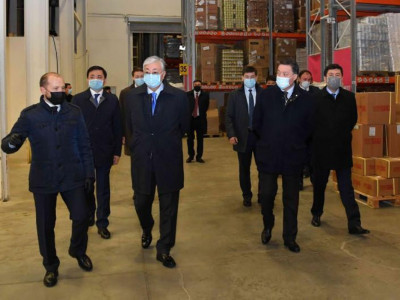 Президент ел өңірлеріне азық-түлік жеткізетін орталық жұмысымен танысты