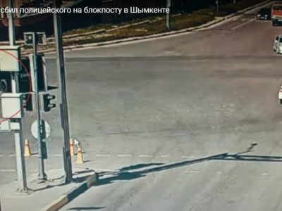Шымкентте блокбекеттегі полицейді джип жүргізушісі қағып кетті (видео)