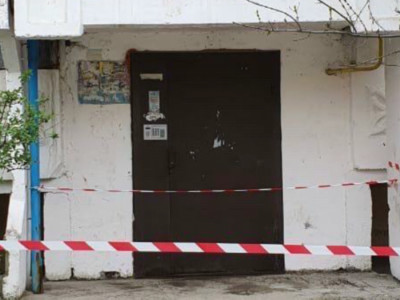 Таразда көпқабатты тұрғын үйдің кіреберісі карантинге жабылды