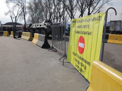 Алматыда блокбекеттен адам өткізу үшін пара алған әкімдік қызметкері сотталды
