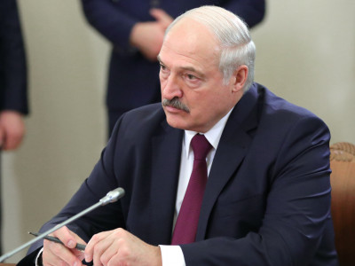 Лукашенко коронавирусты бір айда жеңе алмағанын мойындады