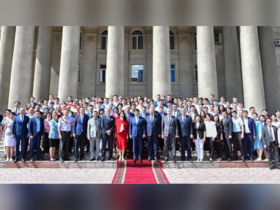 Үкімет басшысы маска тақпағаны үшін айыппұл төлейді