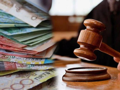 Дәрігерлерден ақша жинаған емхана директоры жауапқа тартылуда