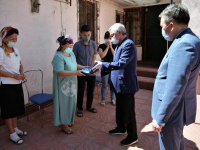 Індетпен күресіп жүріп көз жұмған жамбылдық дәрігерлер мемлекеттік наградалармен марапатталды