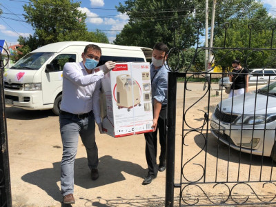 «Nur Otan» партиясы көпбейінді ауруханаға оттегі концентраторын табыс етті
