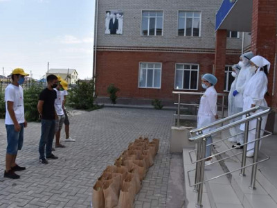 Жасотандықтар Махамбет ауданының дәрігерлеріне алғыс білдірді
