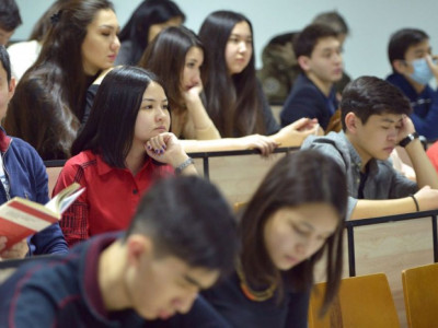 Асхат Аймағамбетов ЖОО оқытушыларының жалақысы қашан өсетінін айтты