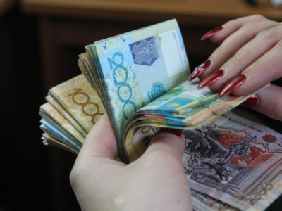 443 мың теңге: Қазақстанда ең көп жалақыны қай сала мамандары алады