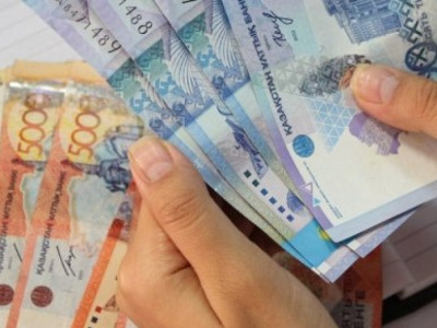 Алматыда медицина қызметкерлеріне 8,8 млрд теңге үстемеақы төленді