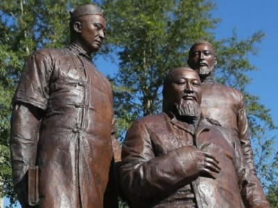Абай мен оның ұлдарына ескерткіш қойылды