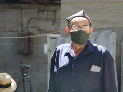 «Nur Otan» партиясы үйі өртеніп, далада қалған қарияға көмектесті