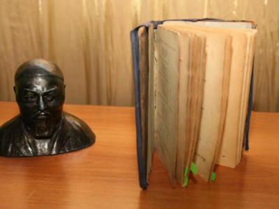 Қостанайда 1939 жылы латын қарпінде жарық көрген Абай өлеңдерінің жинағы табылды