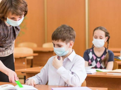 COVID-19: Ресейлік оқушылар екі апталық демалысқа жіберіледі