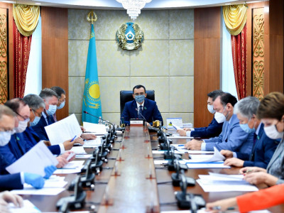 Сенаторлар сыбайлас жемқорлыққа қарсы іс-қимыл мәселелеріне қатысты заң жобасын талқылайды