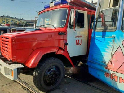 Өскеменде трамвай мен өрт сөндіру көлігі соқтығысты