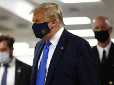 Дональд Трамп тікұшақпен әскери госпитальға жеткізілді