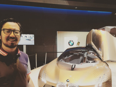 BMW-ның «миын» құрастырған қазақ
