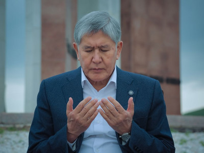 "Жертөлеге орналастырылған екен": Алмазбек Атамбаев аштық жариялады