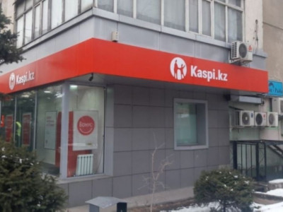 100-ге жуық клиенттің қаржысын жымқырған Kaspi Bank қызметкері 9 жылға сотталды
