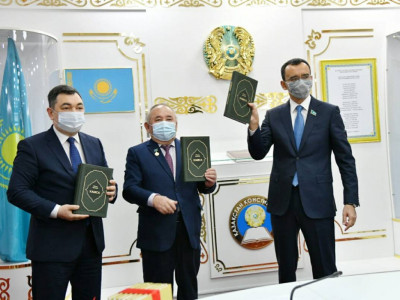 Елордада «Ұлылардың үндестігі: Науаи мен Абай» атты алқалы жиын өтті
