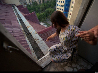 Қыз бен жігіт 25 қабатты үйдің балконынан секіріп қаза болды