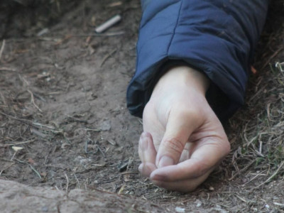 Алматының қақ ортасында мәйіт табылды