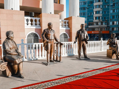 Театр тарландарына ескерткіш қойылды